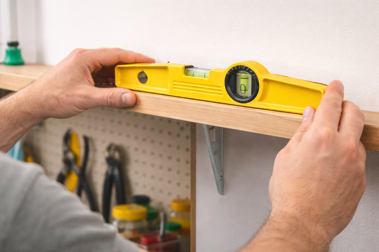 10" Magnetic Scaffold Spirit Level — 250mm Torpedo Level with 90° Vial for Trade & DIY Use