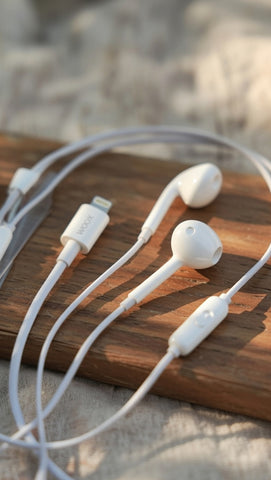 Stereo Earbuds with Type-C Connector & Inline Control Black & White, Lightweight, Travel Friendly, No Charging Requird